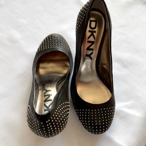 Black and gold heels from DKNY size 8 worn once maybe twice they are like new